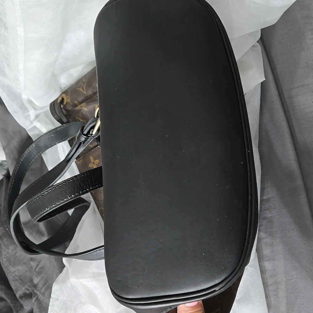 Used Louis vuitton backpack - Picture 4 of 7